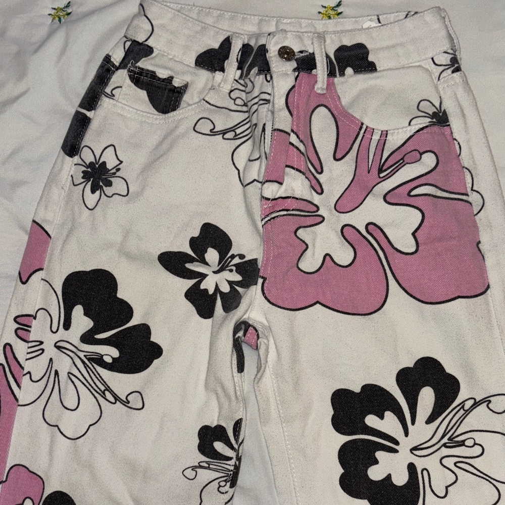 SHEIN Women's Straight Leg Jeans in Pink, Black, and White Floral